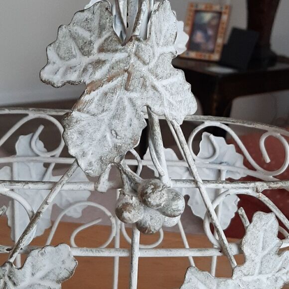 Vintage distressed metal basket - Picture 2 of 10